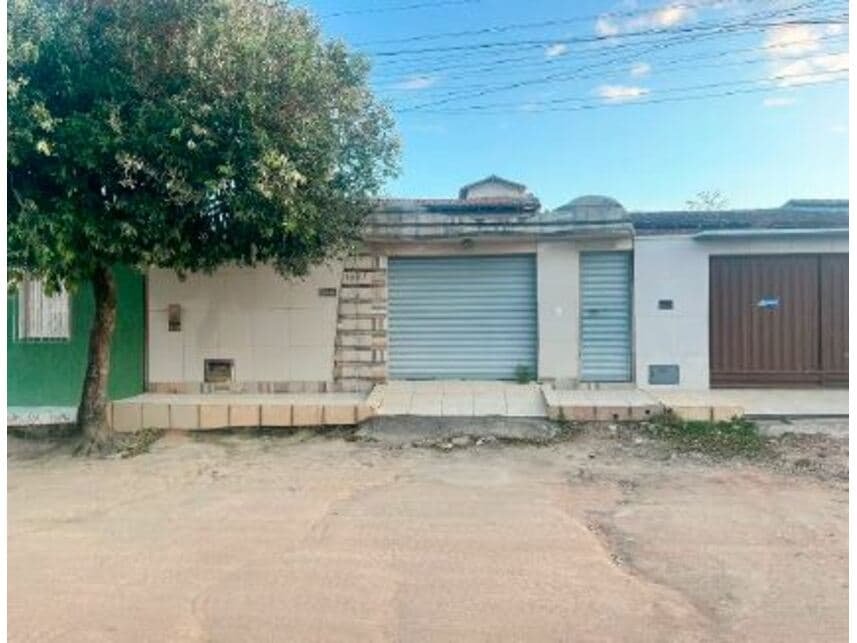 Casa em leilão em Eunápolis - BA — Casa à venda em leilão