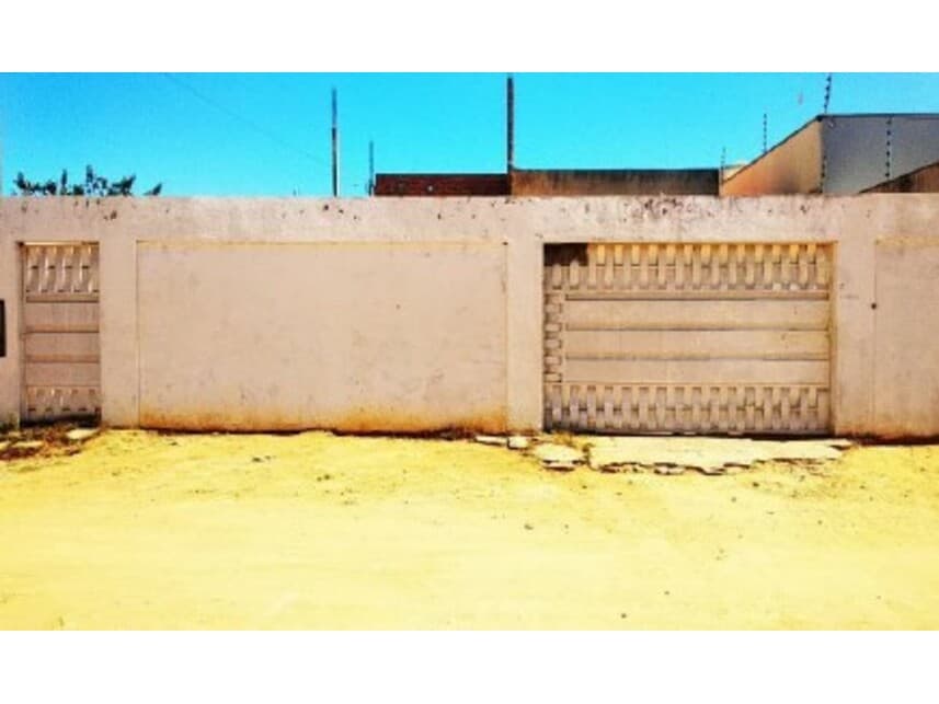 Casa em leilão em Serra Do Ramalho - BA — Casa à venda em leilão