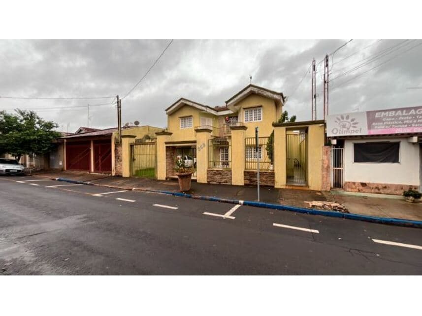 Casa em leilão em Olímpia - SP — Casa à venda em leilão