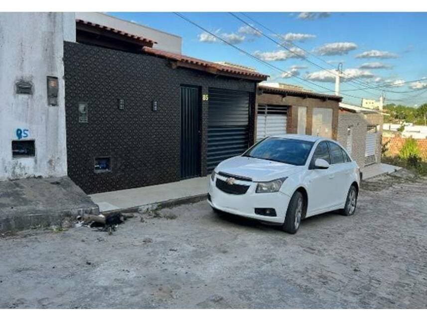 Casa em leilão em Serrinha - BA — Casa à venda em leilão