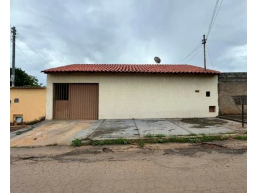 Casa em leilão em Trindade - GO — Casa à venda em leilão