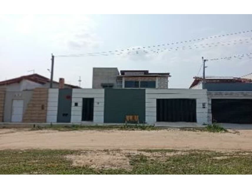 Casa em leilão em Teixeira De Freitas - BA — Casa à venda em leilão