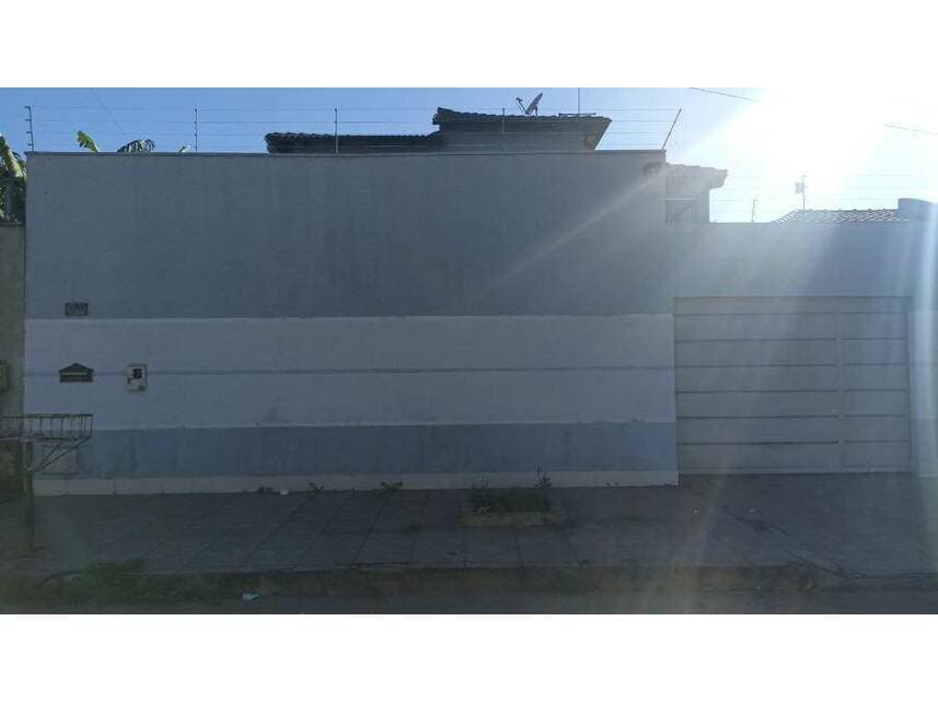 Casa em leilão em Goianira - GO — Casa à venda em leilão