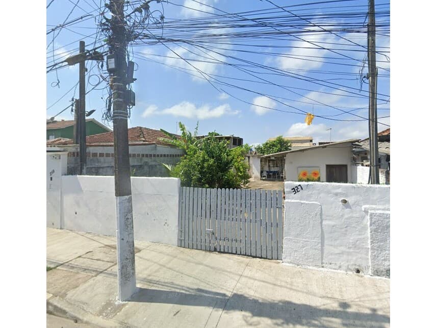 Foto 1 de 3: Terreno em leilão em Guarujá - SP — Terreno c/Benfeitorias à venda em leilão