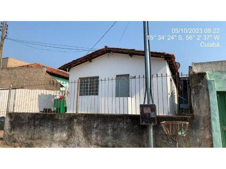 Casa em leilão em Cuiabá - MT — Casa à venda em leilão