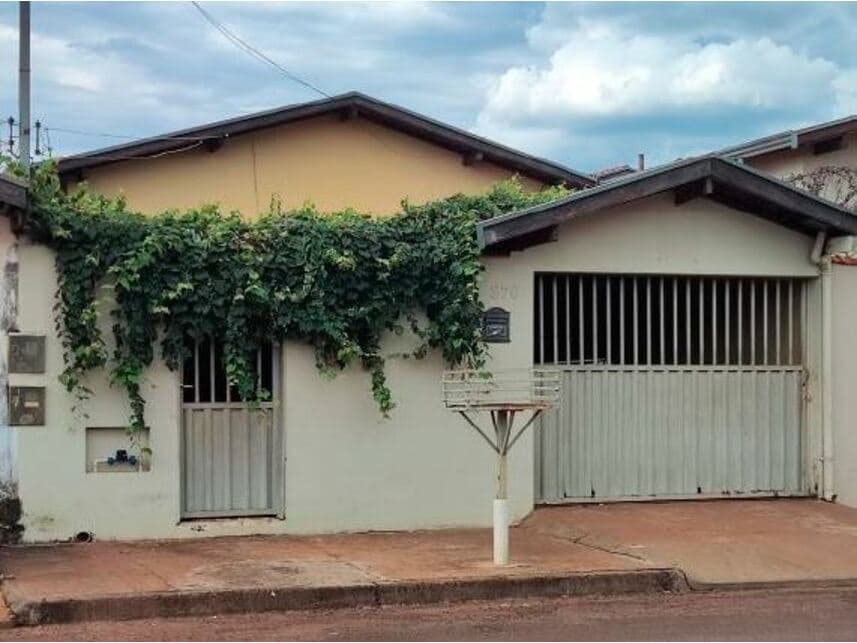 Foto 1 de 2: Casa em leilão em Planura - MG — Casa à venda em leilão