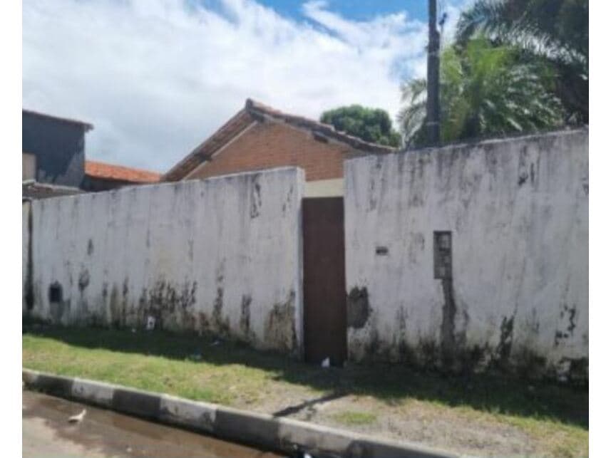 Casa em leilão em Lauro De Freitas - BA — Casa à venda em leilão