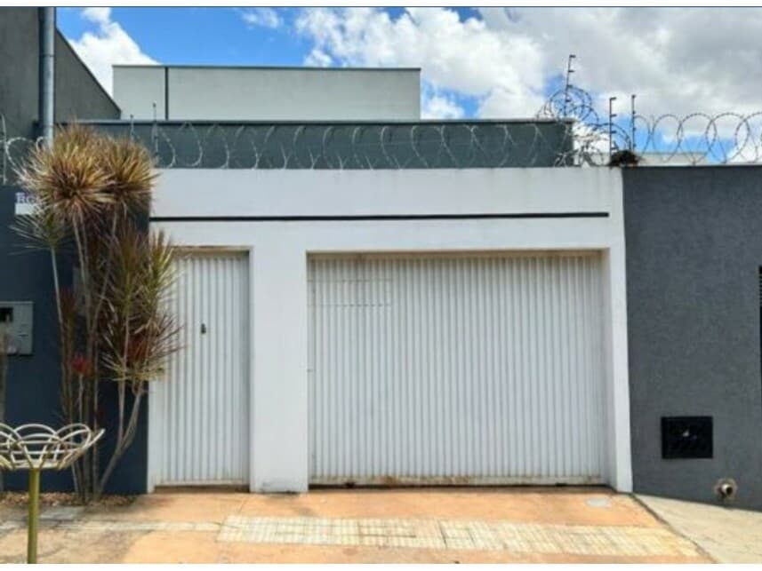 Foto 1 de 2: Casa em leilão em Montes Claros - MG — Casa à venda em leilão