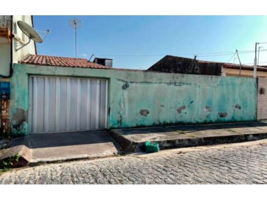Casa em leilão em Maracanaú - CE — Casa à venda em leilão