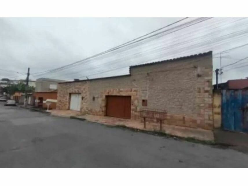 Casa em leilão em Santa Luzia - MG — Casa à venda em leilão