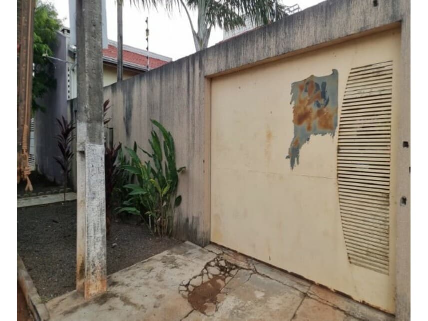 Casa em leilão em Presidente Médici - RO — Casa à venda em leilão
