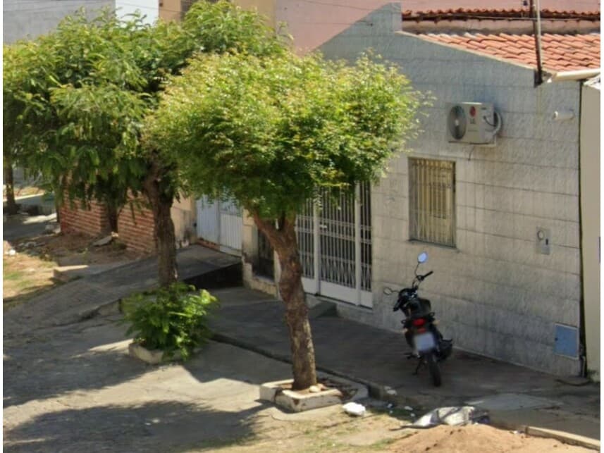 Casa em leilão em Independência - CE — Casa à venda em leilão
