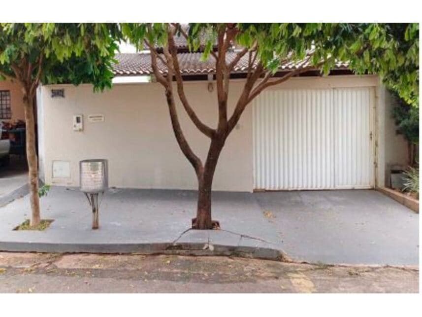 Casa em leilão em Jandaia - GO — Casa à venda em leilão