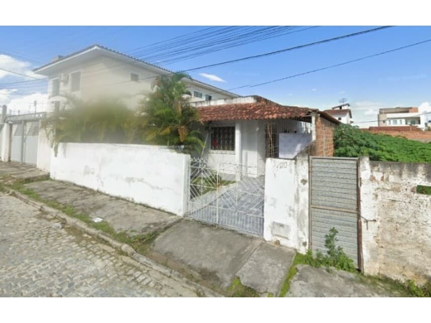 Casa em leilão em Serrinha - BA — Casa à venda em leilão