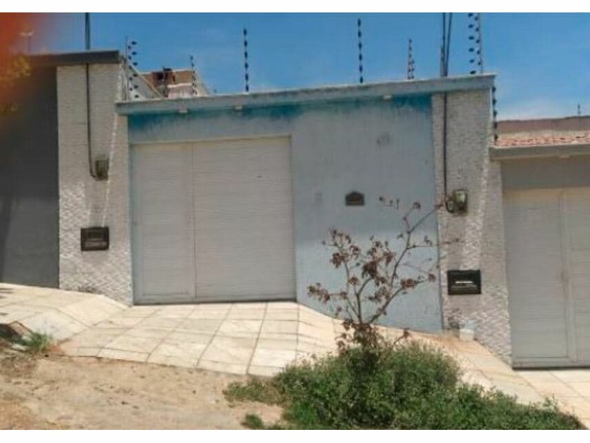 Casa em leilão em Crato - CE — Casa à venda em leilão