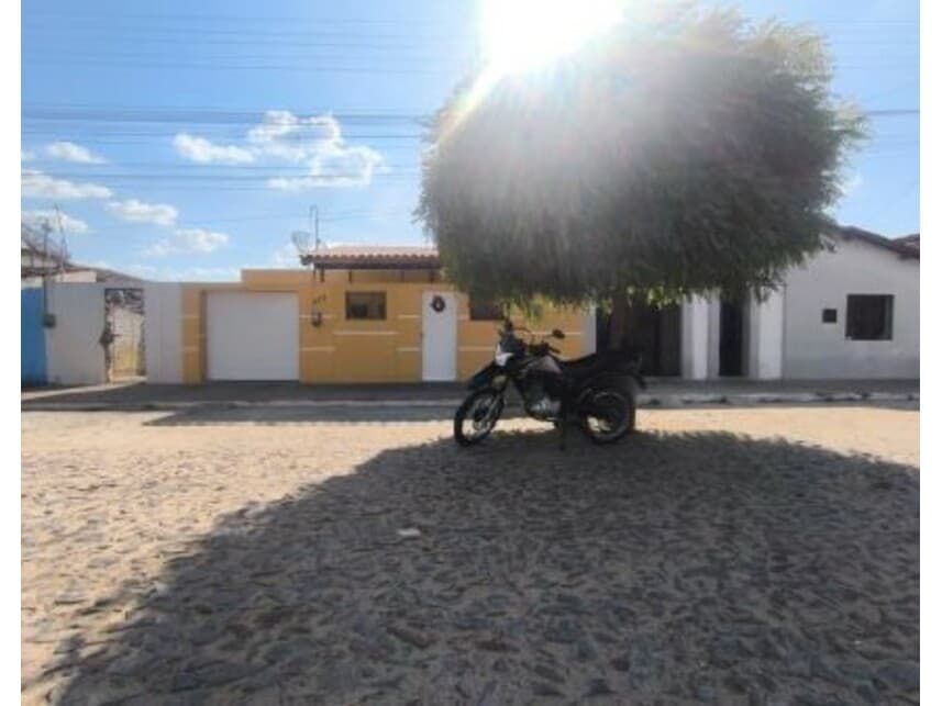 Casa em leilão em Independência - CE — Casa à venda em leilão