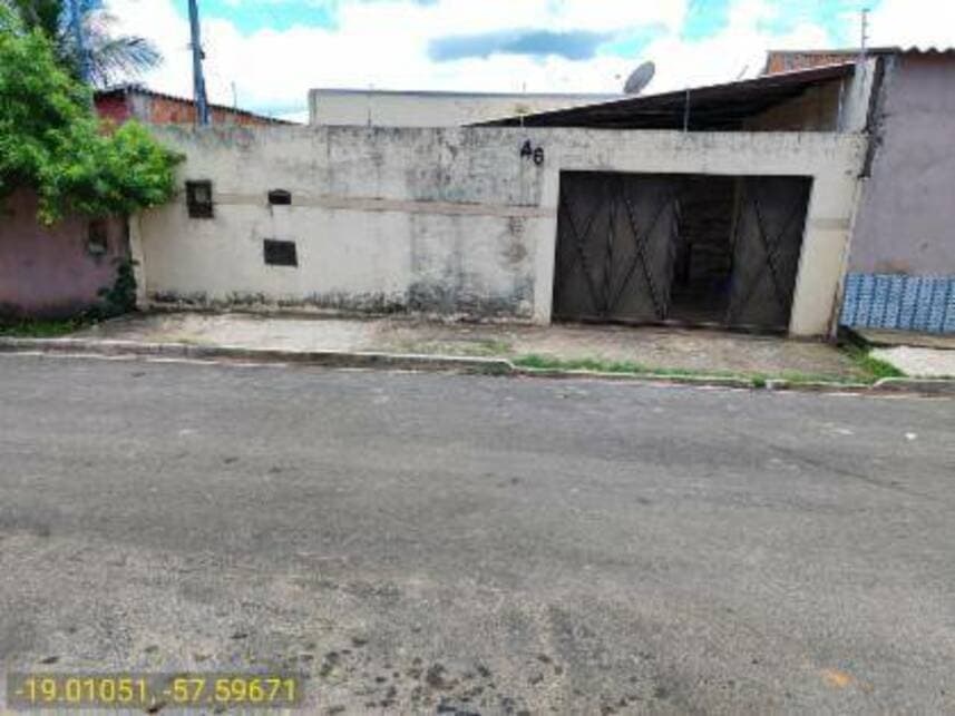 Casa em leilão em Ladário - MS — Casa à venda em leilão