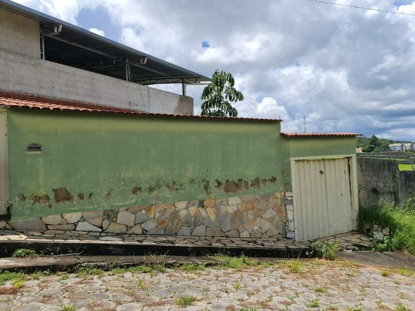 Casa em leilão em Formiga - MG — Casa à venda em leilão
