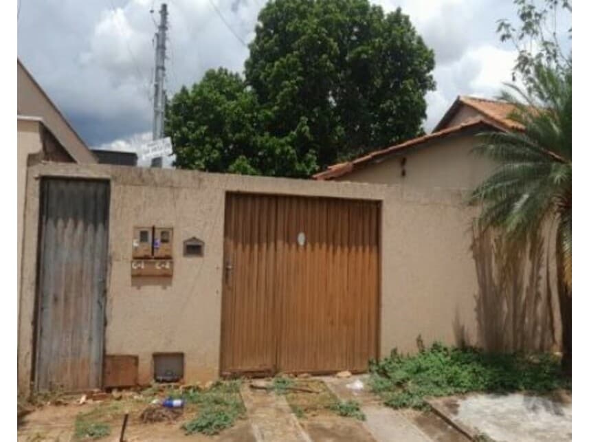 Casa em leilão em Guapó - GO — Casa à venda em leilão