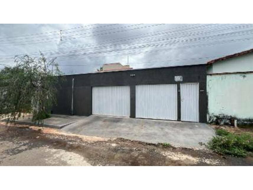 Casa em leilão em Inhumas - GO — Casa à venda em leilão