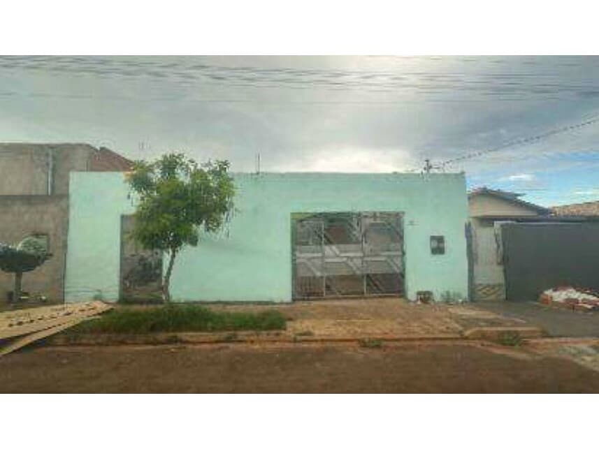 Casa em leilão em Pontes E Lacerda - MT — Casa à venda em leilão
