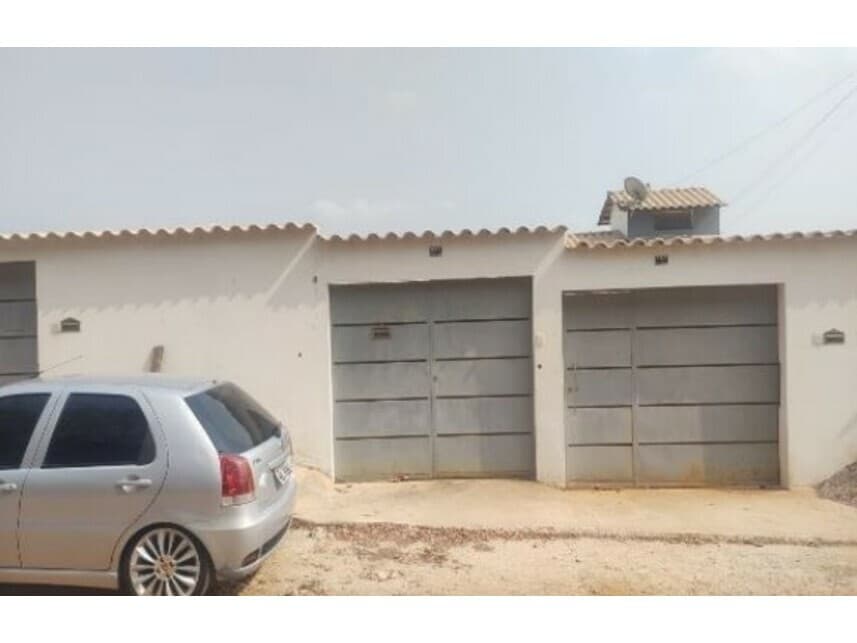 Casa em leilão em Mateus Leme - MG — Casa à venda em leilão