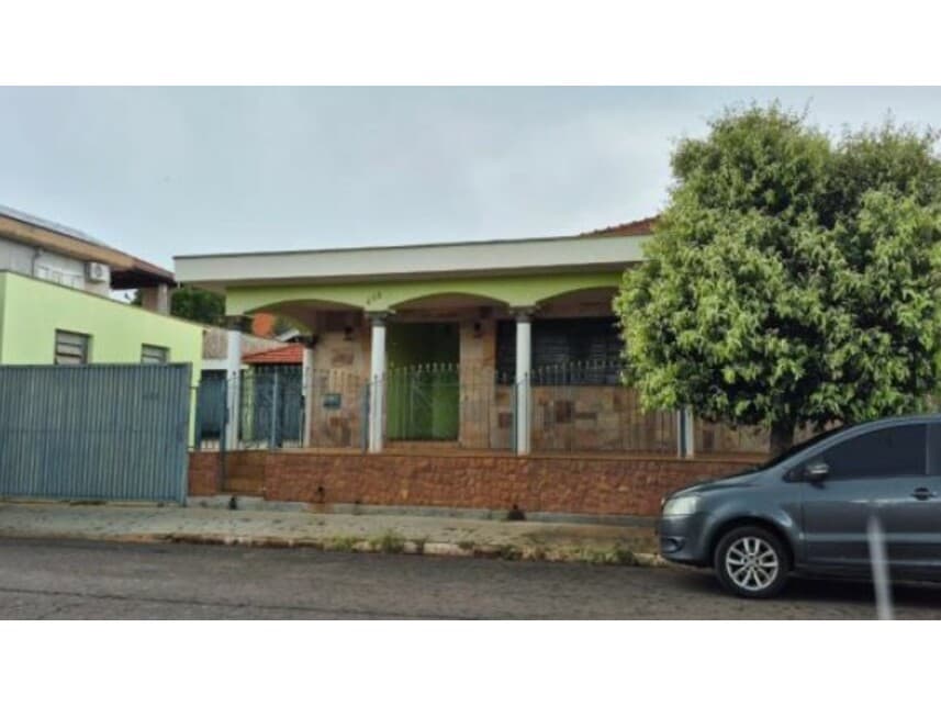 Casa em leilão em Santa Ernestina - SP — Casa à venda em leilão