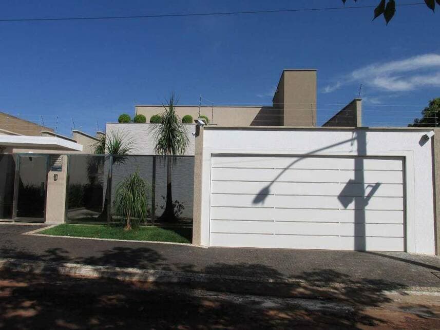 Casa em leilão em Trindade - GO — Casa à venda em leilão