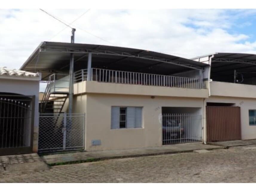 Casa em leilão em Formiga - MG — Casa à venda em leilão