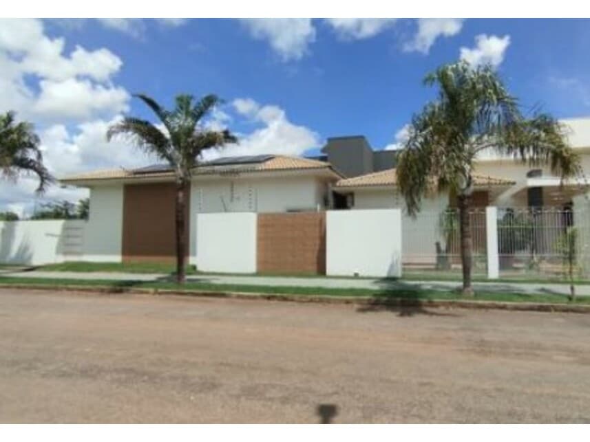 Casa em leilão em Lucas Do Rio Verde - MT — Casa à venda em leilão