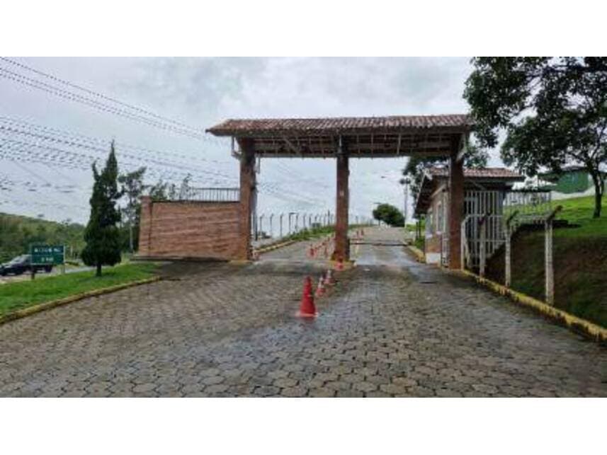 Foto 1 de 12: Casa em leilão em Cachoeira Paulista - SP — Casa à venda em leilão