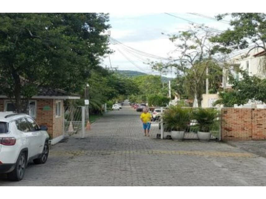 Casa em leilão em Niterói - RJ — Casa à venda em leilão