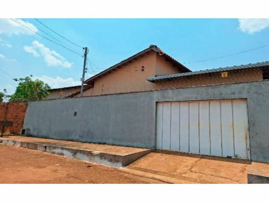Casa em leilão em Palmeiras De Goiás - GO — Casa à venda em leilão