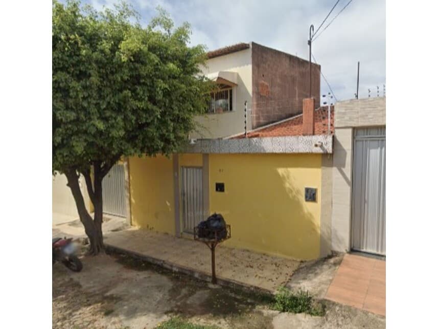 Casa em leilão em Crato - CE — Casa à venda em leilão