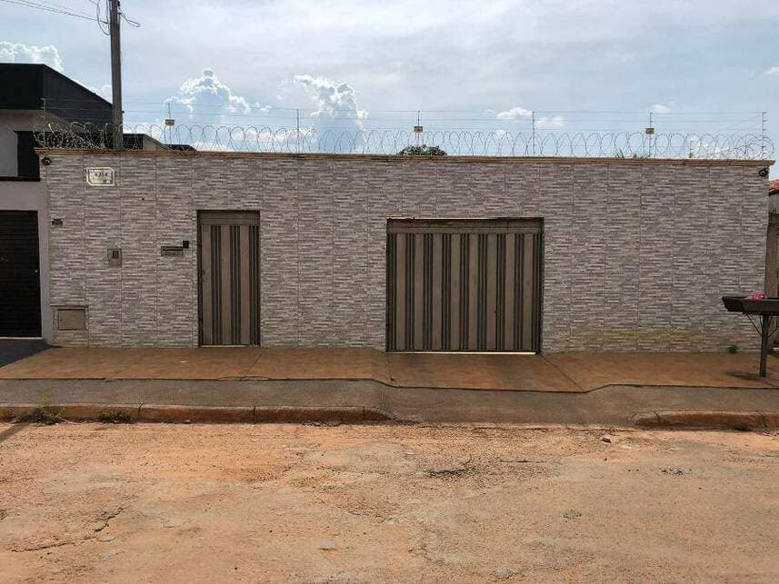 Casa em leilão em Trindade - GO — Casa à venda em leilão