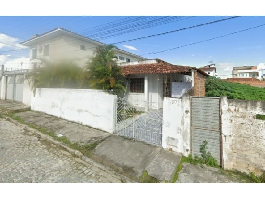 Casa em leilão em Serrinha - BA — Casa à venda em leilão