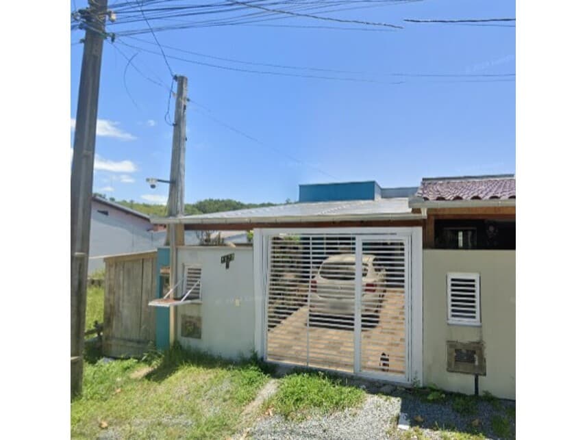 Casa em leilão em Navegantes - SC — Casa à venda em leilão