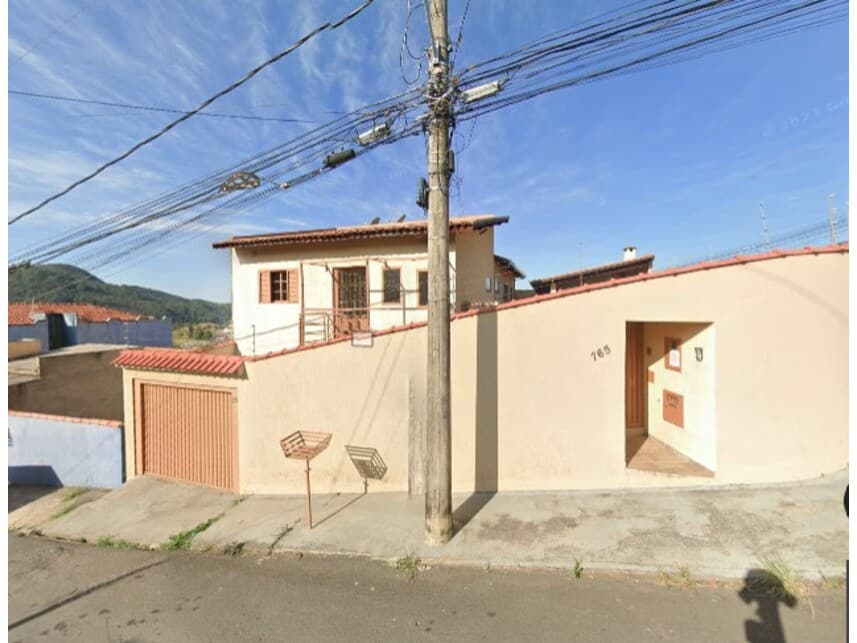Casa em leilão em Poços De Caldas - MG — Casa à venda em leilão