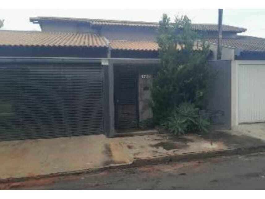 Casa em leilão em Mirassol - SP — Casa à venda em leilão