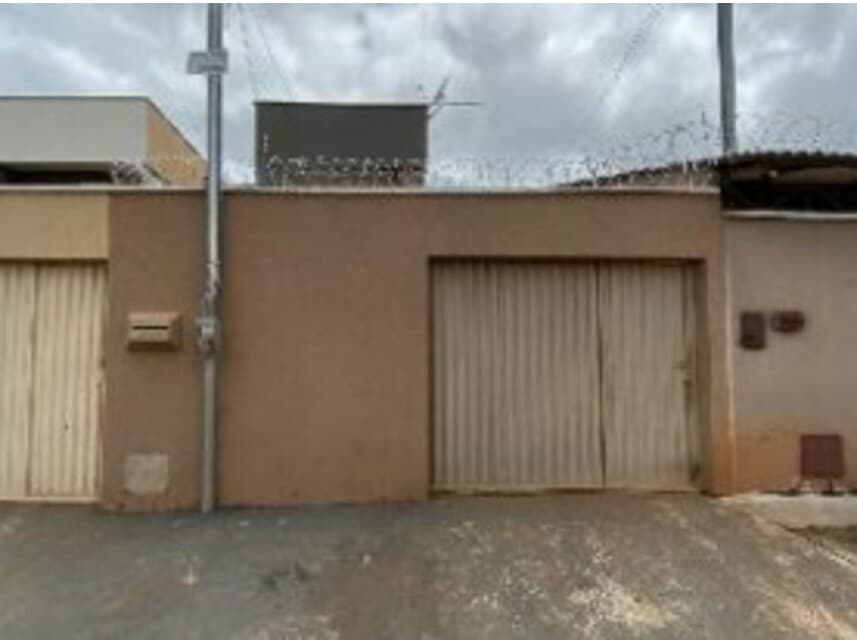 Casa em leilão em Trindade - GO — Casa à venda em leilão