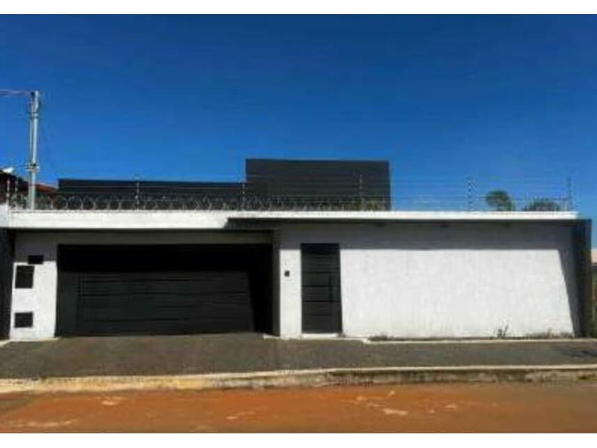 Casa em leilão em Anápolis - GO — Casa à venda em leilão