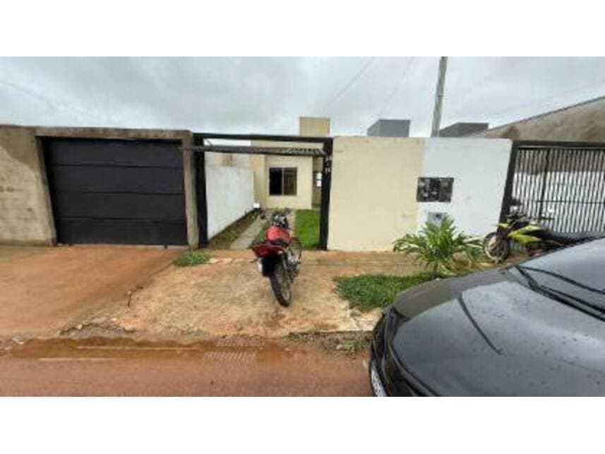 Casa em leilão em Sinop - MT — Casa à venda em leilão