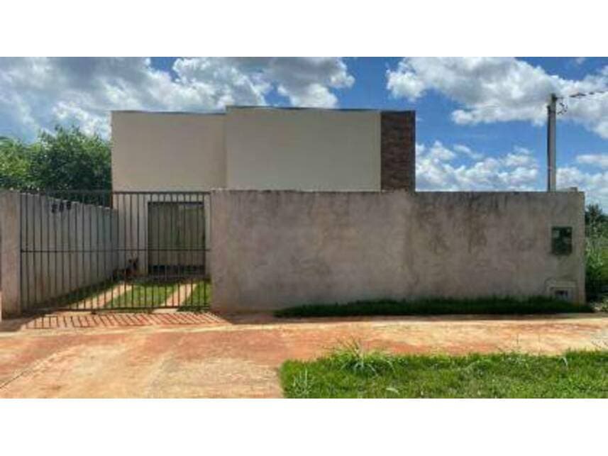 Casa em leilão em Sinop - MT — Casa à venda em leilão