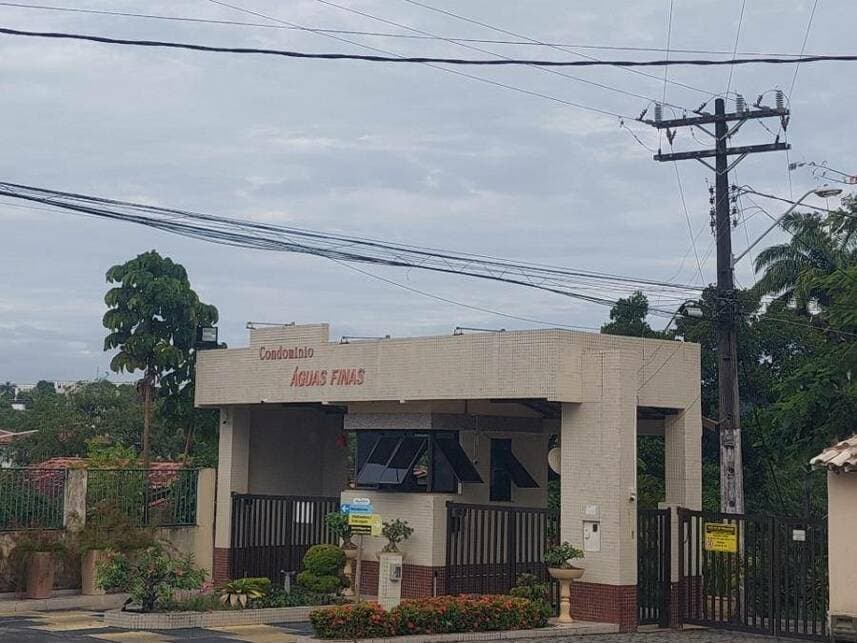 Casa em leilão em Lauro De Freitas - BA — Casa à venda em leilão