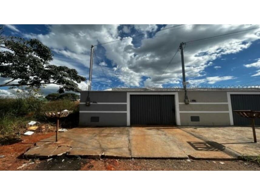 Foto 1 de 2: Casa em leilão em Trindade - GO — Casa à venda em leilão