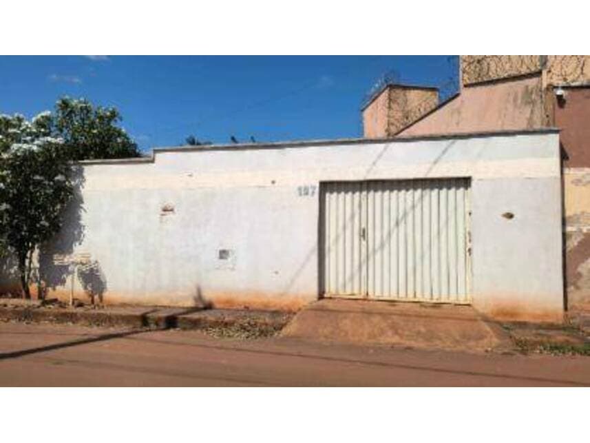 Casa em leilão em Ituiutaba - MG — Casa à venda em leilão