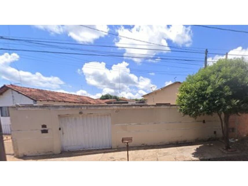 Casa em leilão em Matão - SP — Casa à venda em leilão