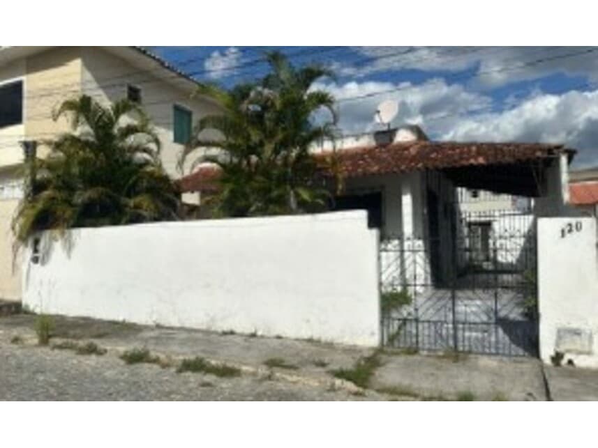 Casa em leilão em Serrinha - BA — Casa à venda em leilão