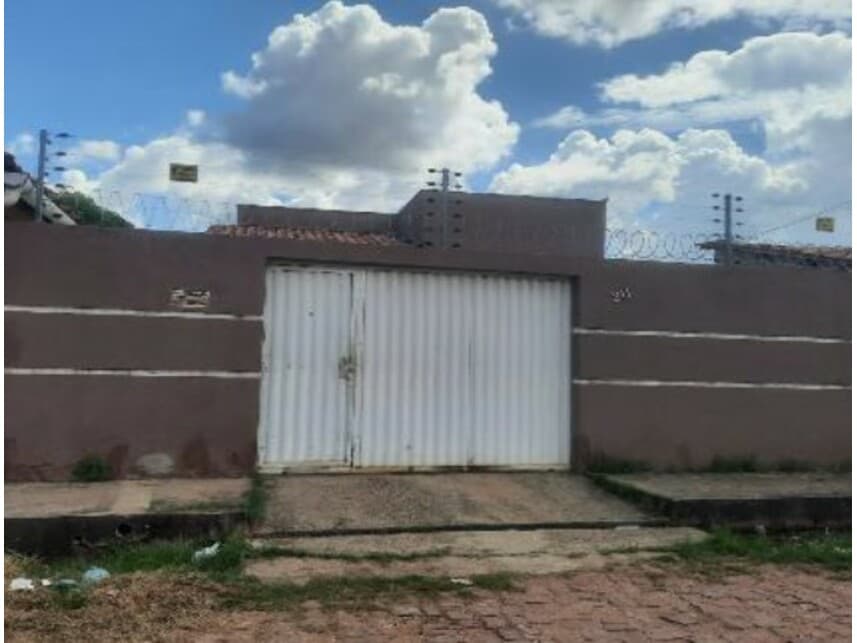 Casa em leilão em Timon - MA — Casa à venda em leilão