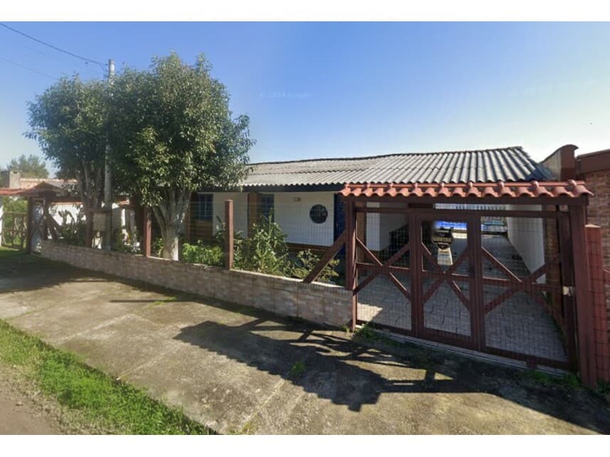 Casa em leilão em Balneário Pinhal - RS — Casa à venda em leilão